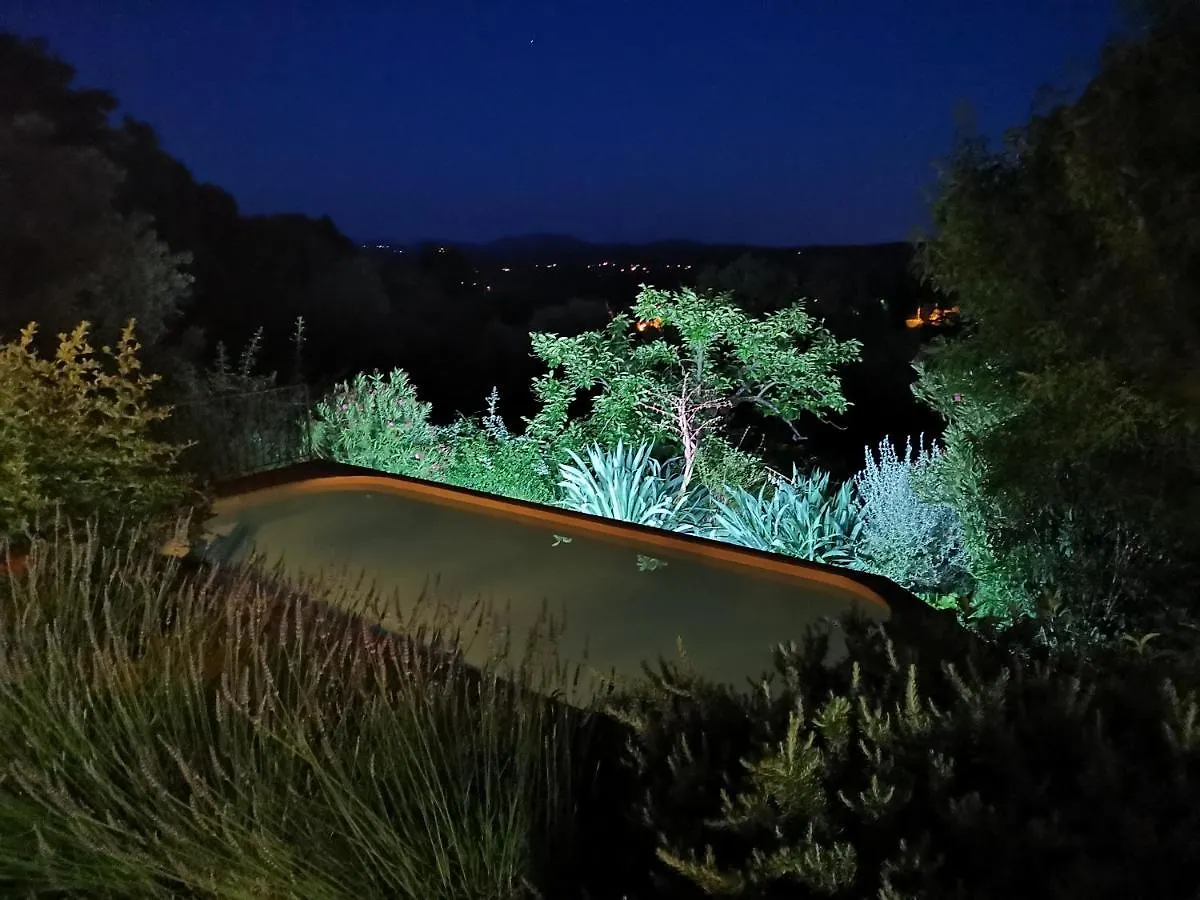 Bed and Breakfast Le nid des arts à Tourrettes 0*,  France